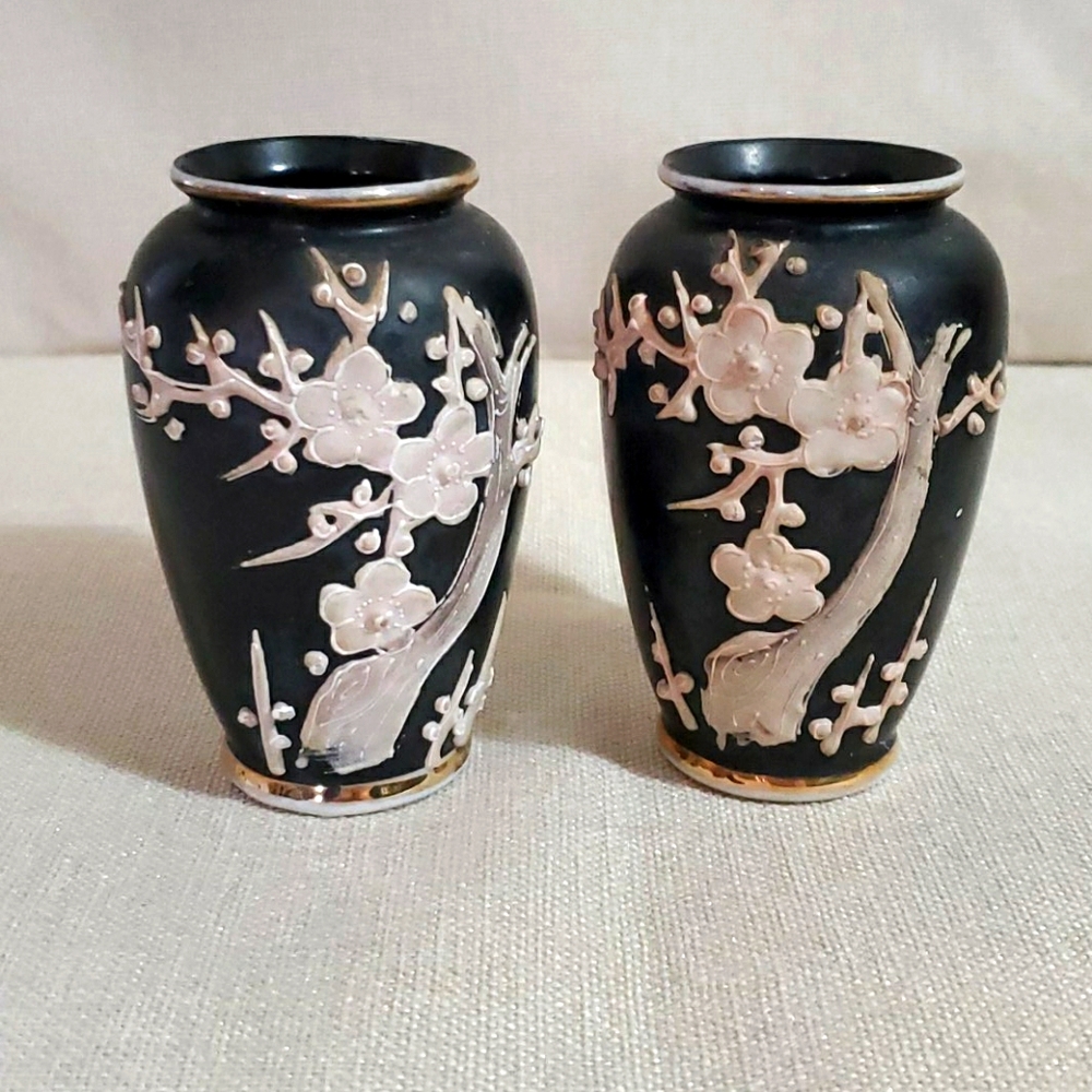 Vintage Gold Castle Floral Bud Vase